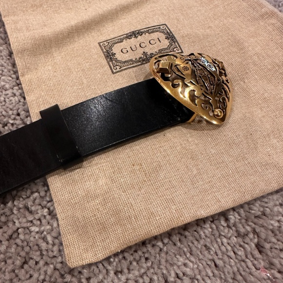 GUCCI Belt Gold Heart Crest Buckle in Black Size 85 - 34 - Picture 5 of 10